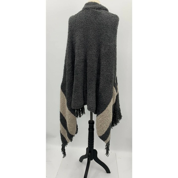 Barefoot Dreams Malibu Wrap in Carbon Sand Stripe - Picture 3 of 8